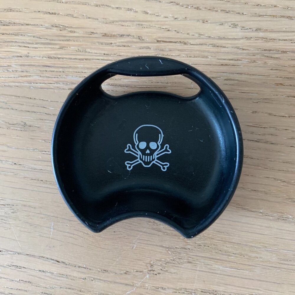 Guyot Designs Universal SplashGuard Insert for 32oz Bottle Black Skull Crossbone